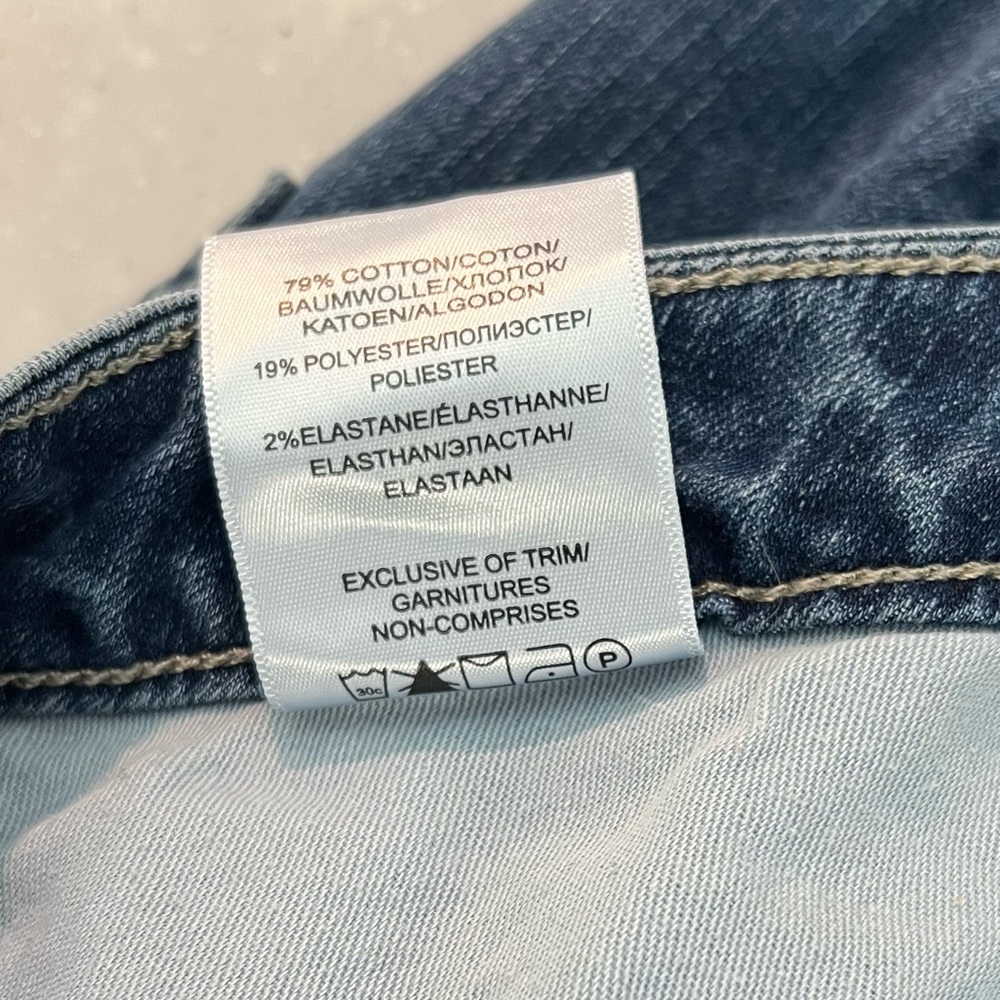 EUC Silver Jeans Curvy Mid Rise Distressed Boyfriend Jeans Size 4 - Picture 4 of 7